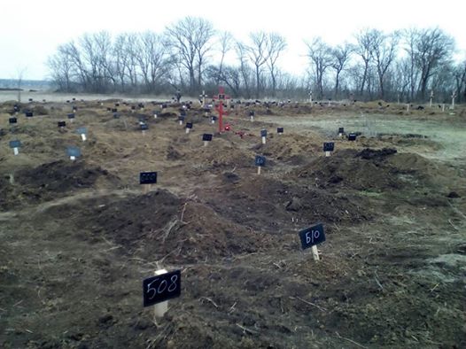 В "ДНР" стремительно разрастаются кладбища: в Донецке появилось около сотни новых могил "ихтамнетов"
