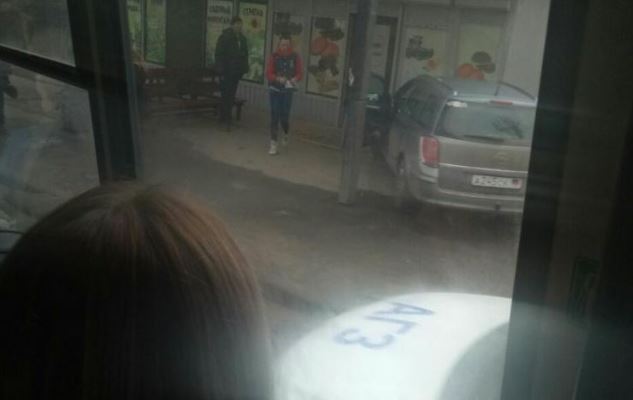 В Донецке авто разнесло остановку: первые фото резонансного ЧП из соцсетей