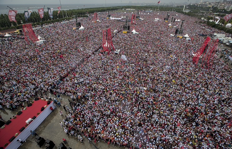 Пять миллионов граждан Турции вышли против Эрдогана на митинг его главного оппонента - кадры