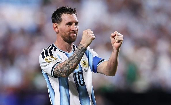 Месси объявил об уходе из сборной Аргентины – появилась неожиданная реакция Роналду