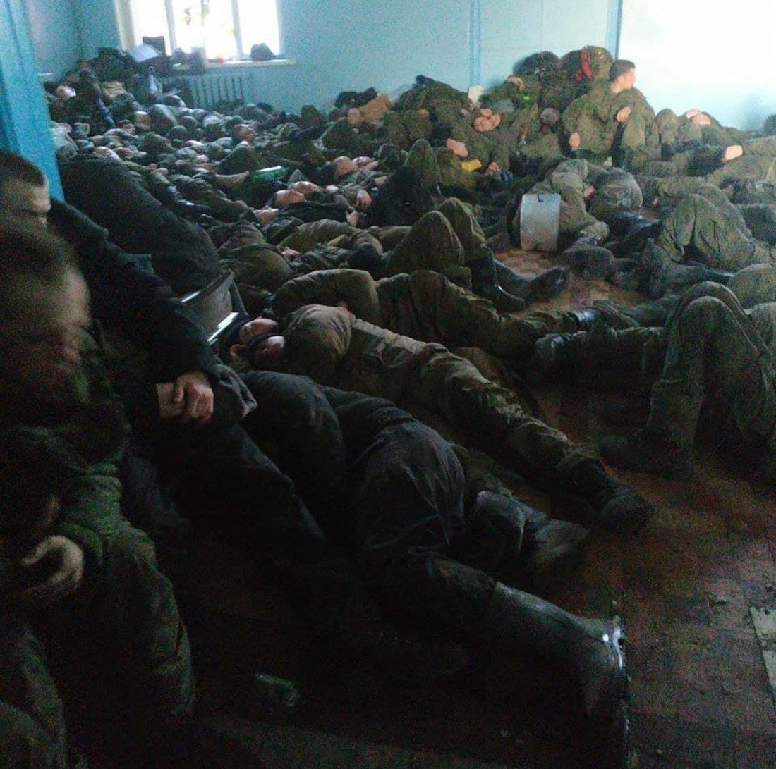 ​Спят на полу без сухпайков: срочники армии РФ "застряли" под Белгородом