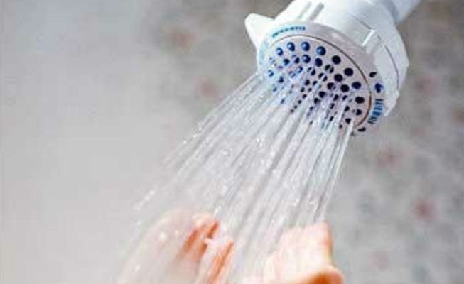 Повышение тарифов на горячую воду и ввоз в Украину дешевых иномарок: какие законодательные инициативы вступают в силу с 1 августа