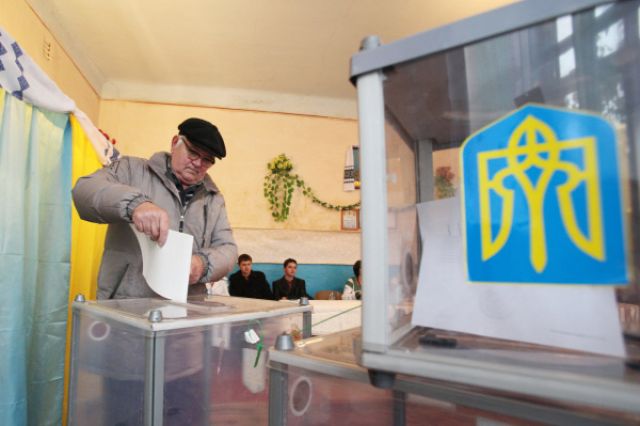 The Guardian: парламентские выборы еще больше разделят Восток и Запад Украины