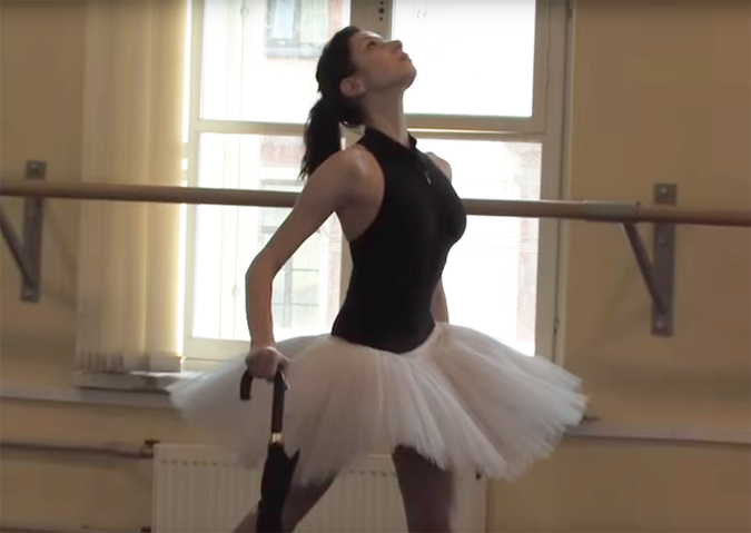 ​Российская балерина из “Ла Скала” угодила под трамвай, увлекшись беседой по телефону