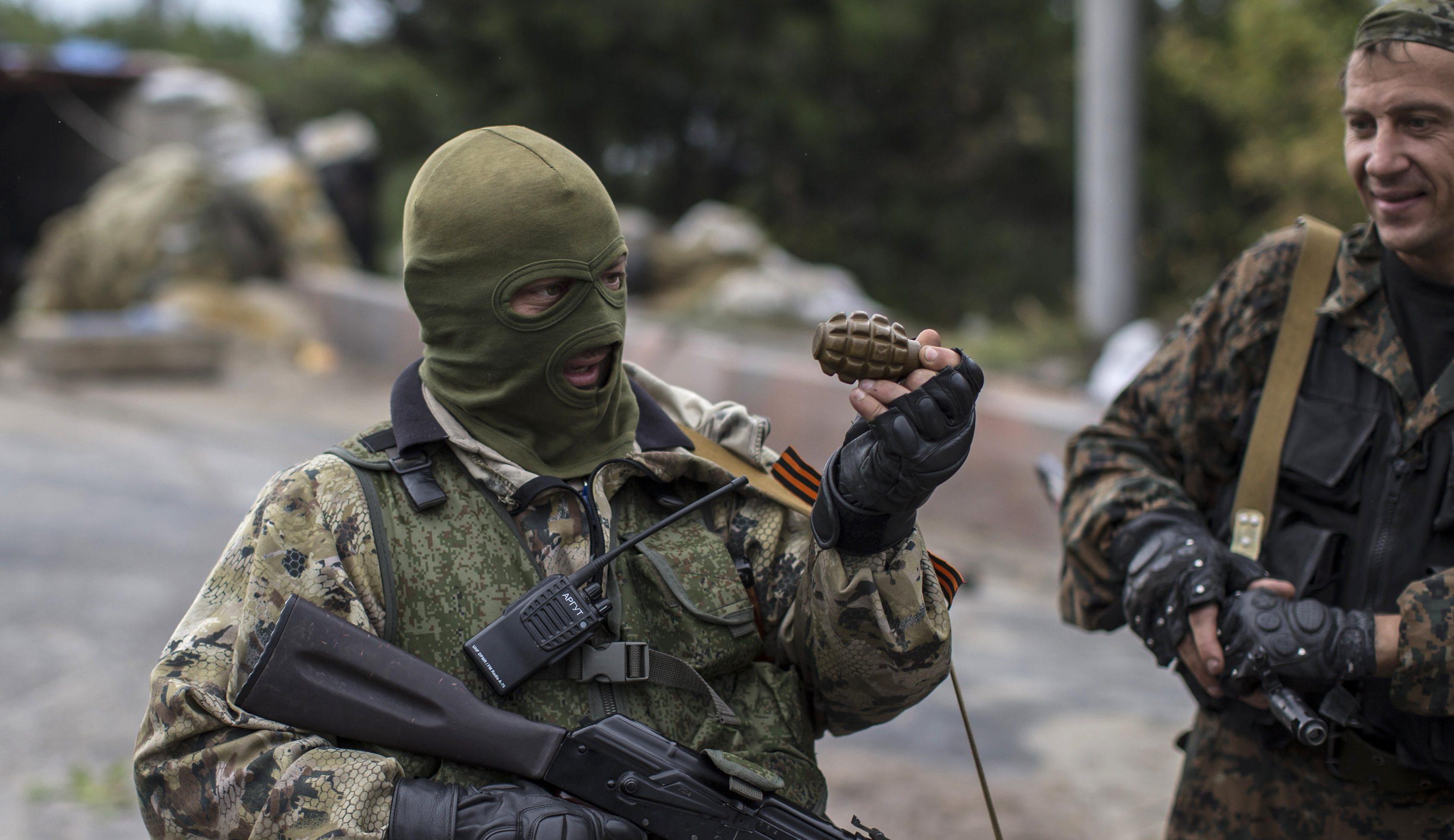 Бесчинства гибридной армии России в районе Донецка: оккупанты выжигают Луганкское 122-мм артиллерией, минометами и БМП