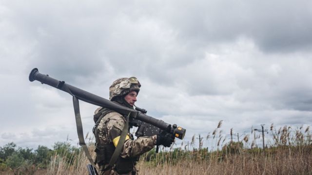 НАТО и ЕС призывают усилить контроль поставок вооружения в Украину