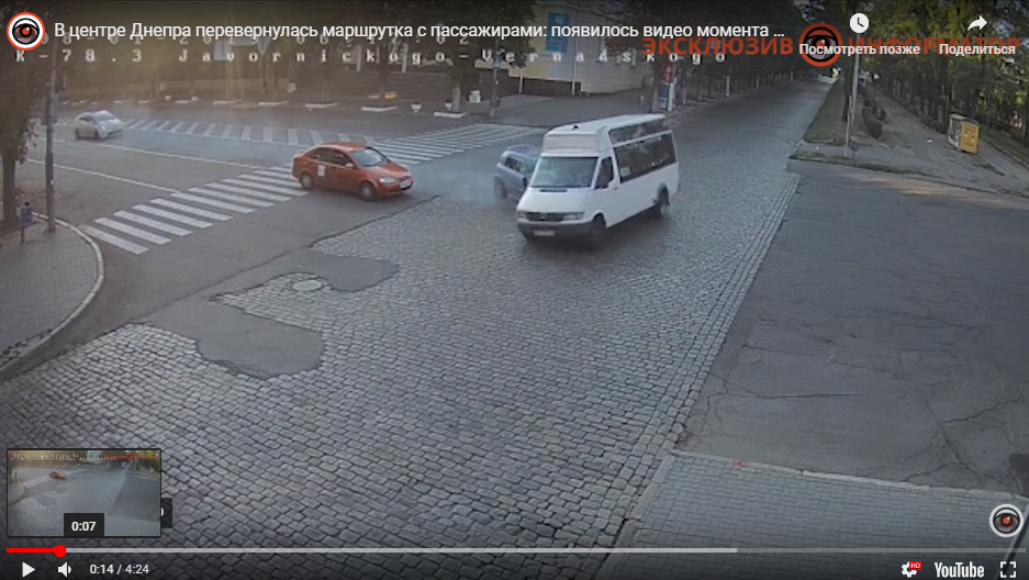 В центре Днепра пьяный водитель на полном ходу протаранил маршрутку - много пострадавших: видео