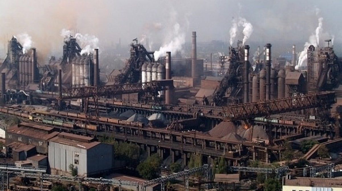 Оккупанты полностью разбомбили завод "Азовсталь" в Мариуполе: "Запустить уже нельзя"
