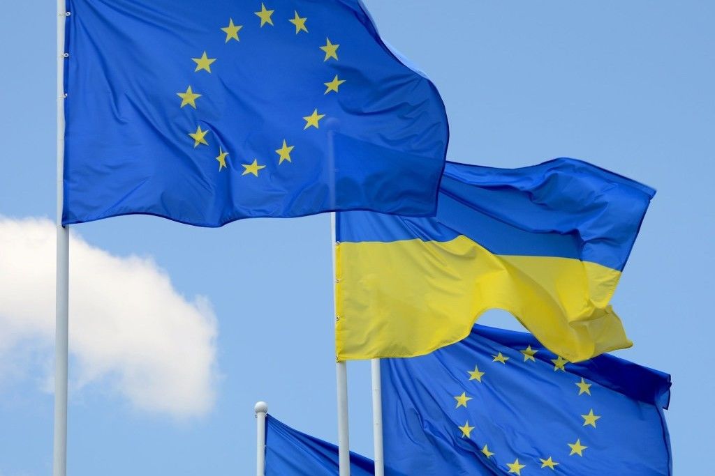 ​"Историческая ночь в Версале", – лидеры Евросоюза сказали Украине "да"