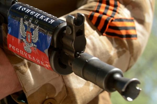 ДНР продолжает вооружать мирное население 