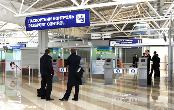 Грузчиков аэропорта "Борисполь" поймали на воровстве багажа