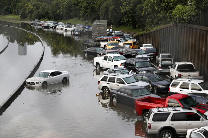 ​Сильнейшее наводнение в Хьюстоне: город ушел под воду