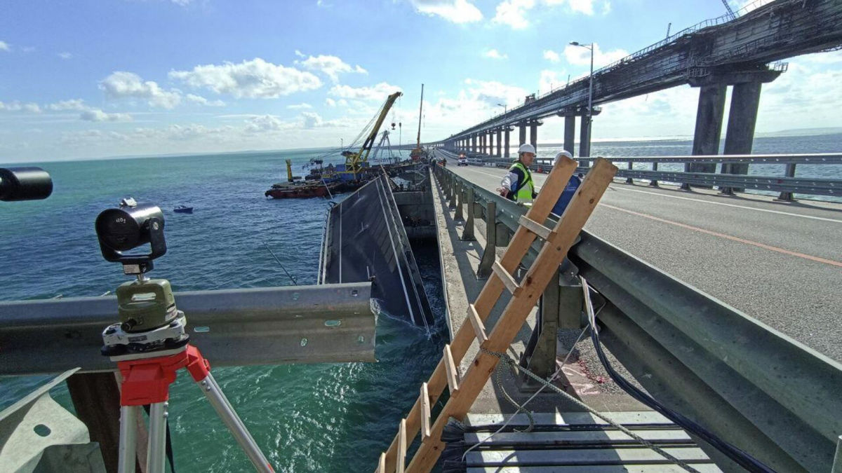 ​Ремонтные работы Крымского моста: в британской разведке озвучили сроки окончания