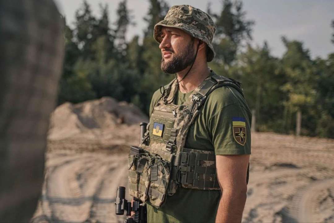 Слава Демин опубликовал  фото Тамерлана "из-за границы" и насмешил Сеть 