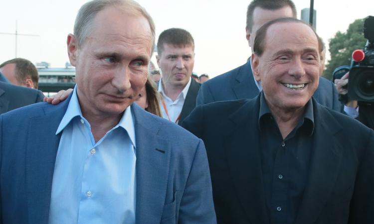 Путин собирается дать Берлускони российский паспорт и пристроить в Крыму