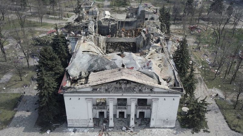 Це забути не можна: 16 березня 2022 року Росія розбомбила Драмтеатр у Маріуполі, загинули сотні людей – відео