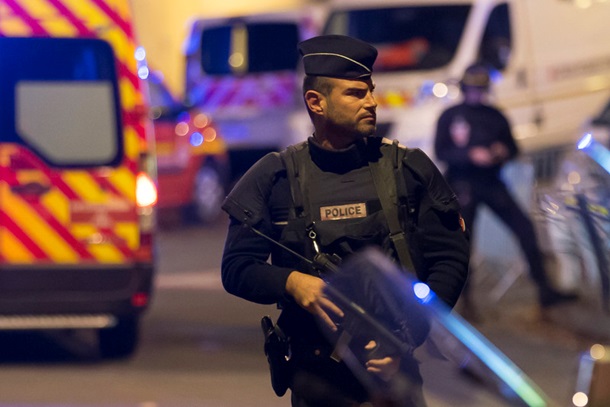 ​В сети опубликовали видео стрельбы в Париже