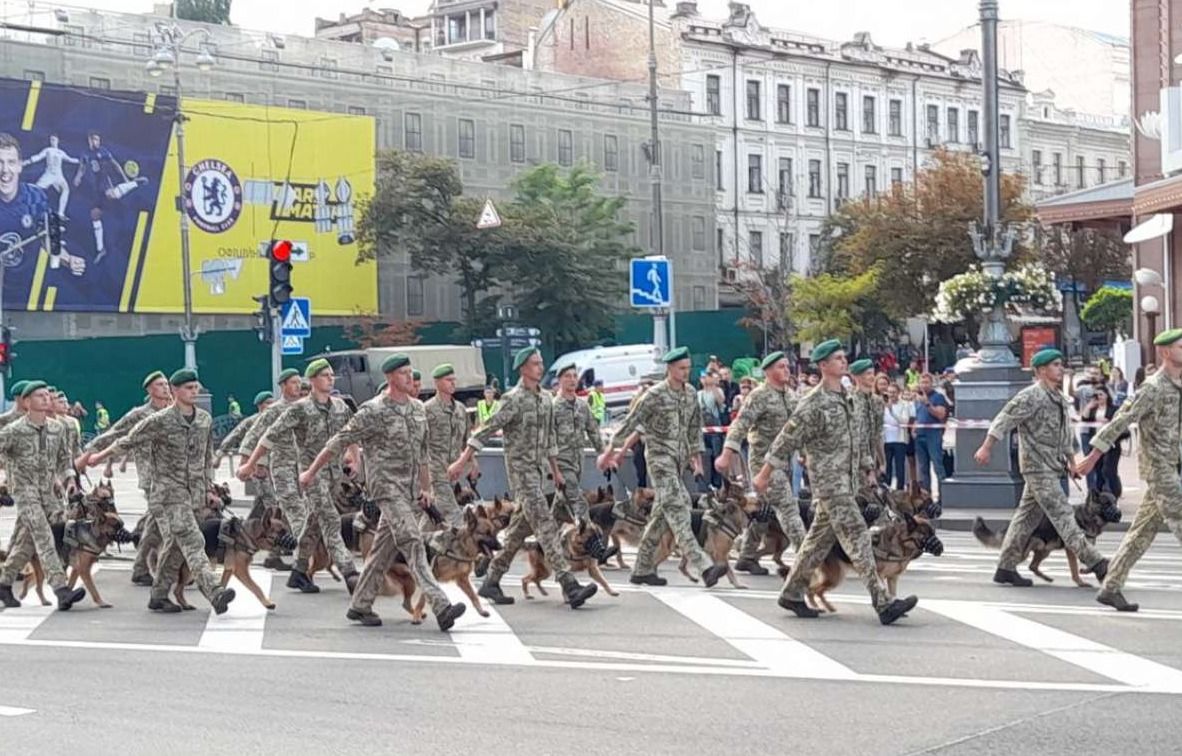 ВСУ на репетиции парада вновь обратились к Путину кричалкой харьковских ультрас