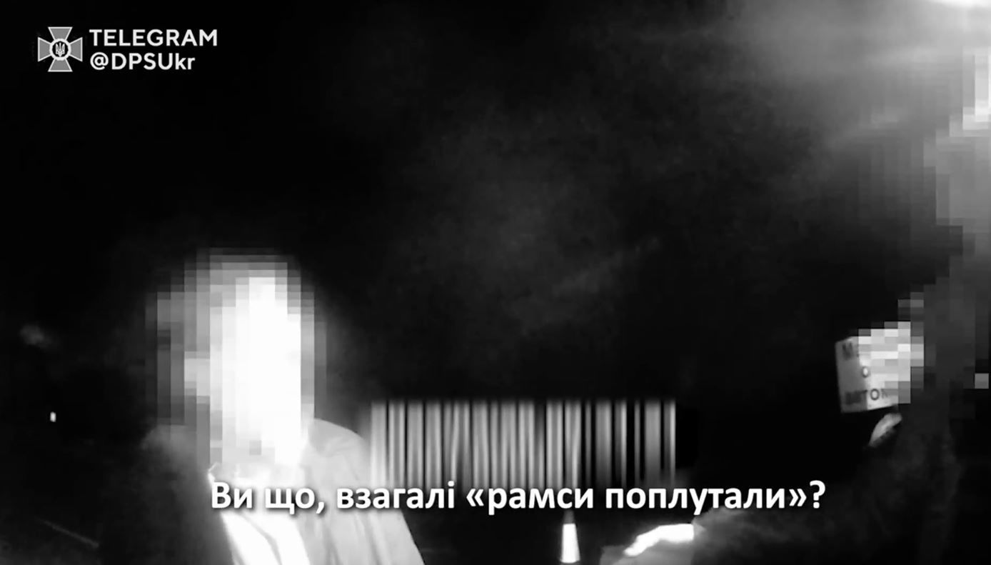 "Вы что, рамсы попутали?" - пьяный батюшка УПЦ МП пытался на машине прорваться в Киев