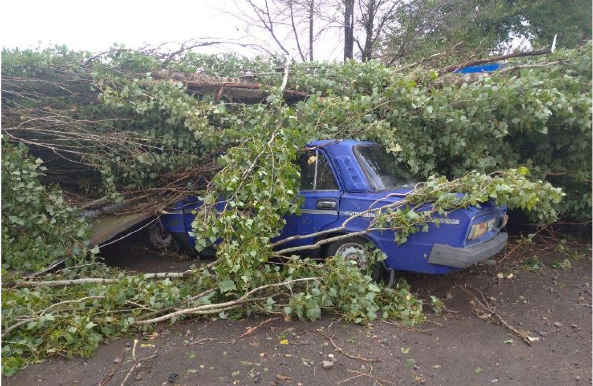 Мощный ураган на Херсонщине привел к разрушениям: опубликованы фото
