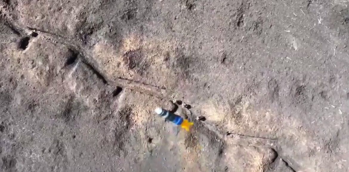 У Мережі з'явилося яскраве відео, як ЗСУ "випилюють" російських вояків просто в окопах: точність кидків вражає