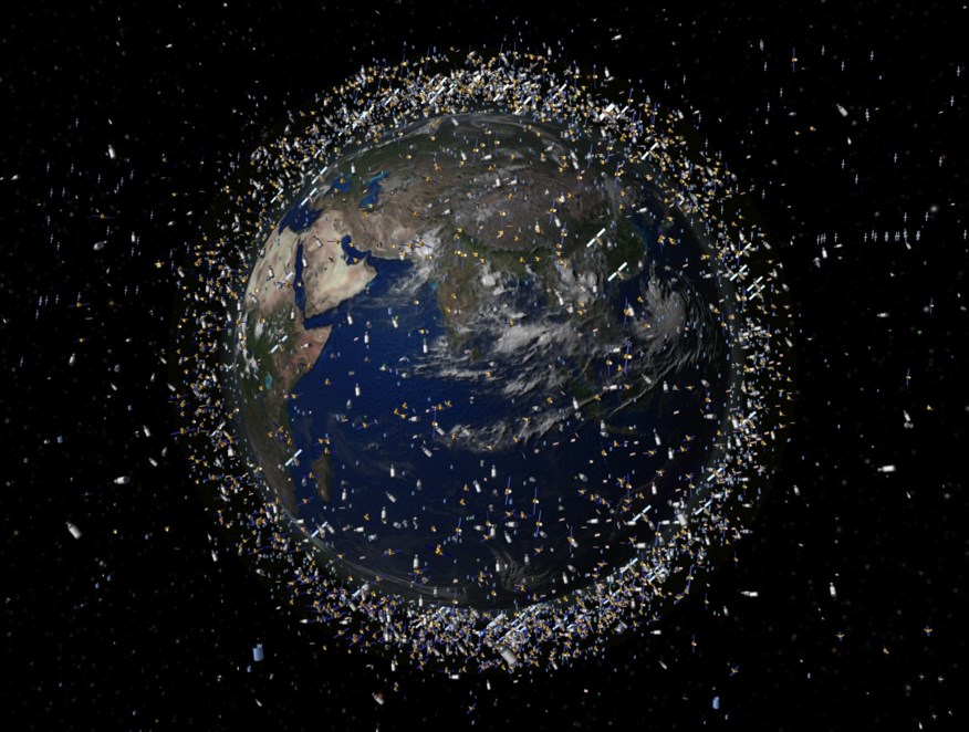 SpaceX запустила гарпун RemoveDebris для сбора космического мусора – кадры