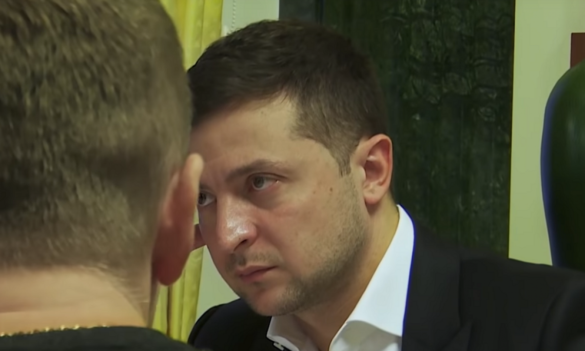 Зеленскому в Киеве будет противостоять популярный шоумен: опрос показал нового фаворита