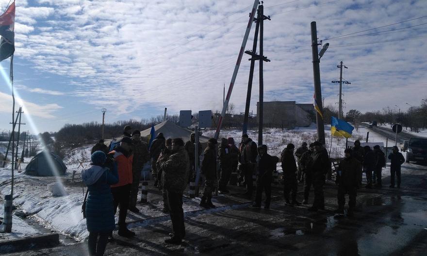 Активисты блокады готовятся перекрыть трассу Донецк - Мариуполь, чтоб пресечь абсолютно все виды торговли с боевиками "ЛДНР"