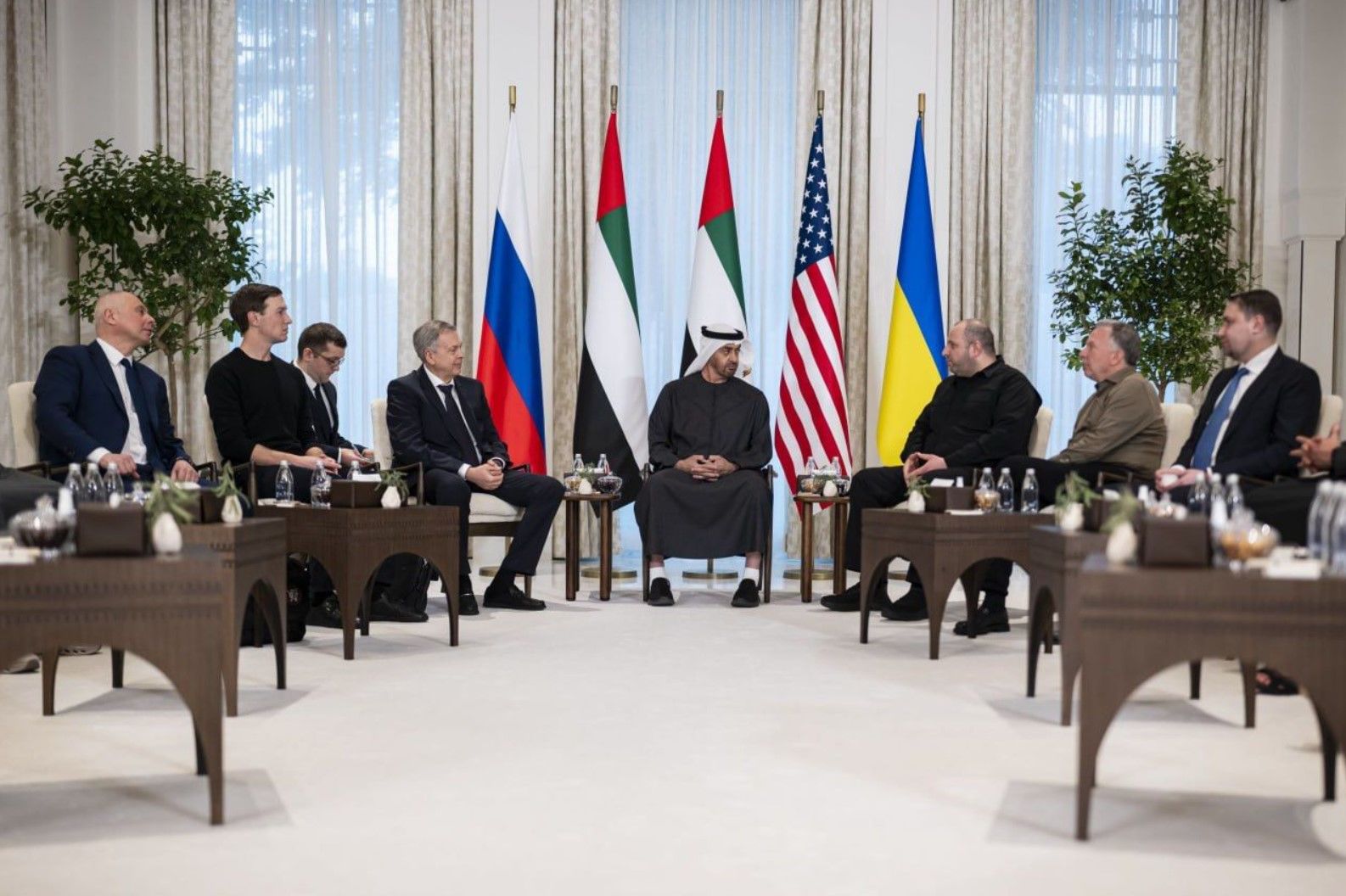 Переговоры по Украине "в опасной зоне": Трамп теряет интерес, Кремль "послал к черту" Европу – FT