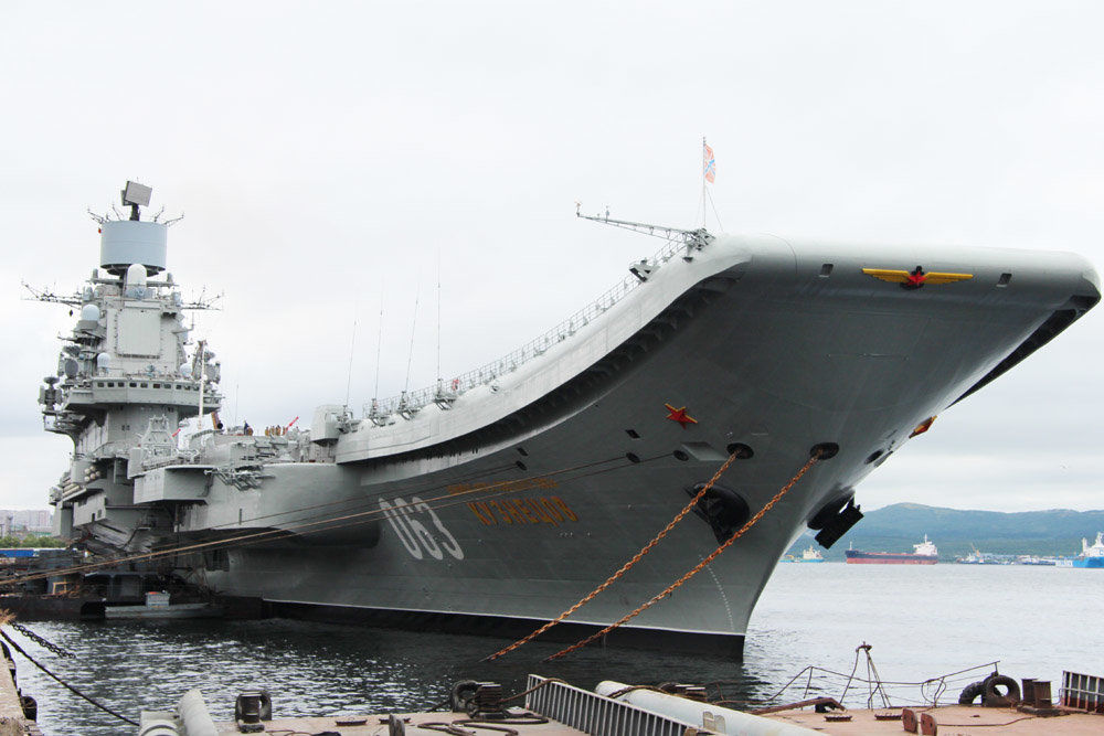 "Адмирал Кузнецов" не выйдет в море: сроки ремонта флагмана ВМФ России снова сдвинуты