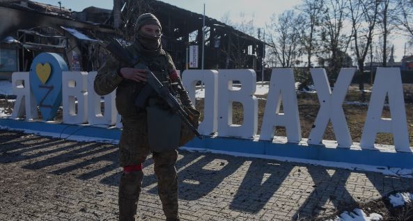 В оккупированной Волновахе пьяный военный РФ за рулем КамАЗа раздавил авто с коллаборанткой - росСМИ