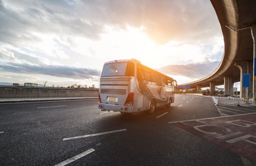 Аренда автобуса с водителем: комфорт, надежность и сервис от STATUS TRAVEL