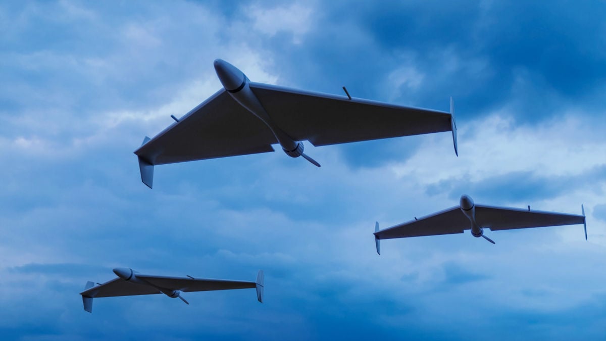 Атака дронов по РФ: в Москве и области ограничивали работу аэропортов, в Белгороде пожар на ТЕЦ