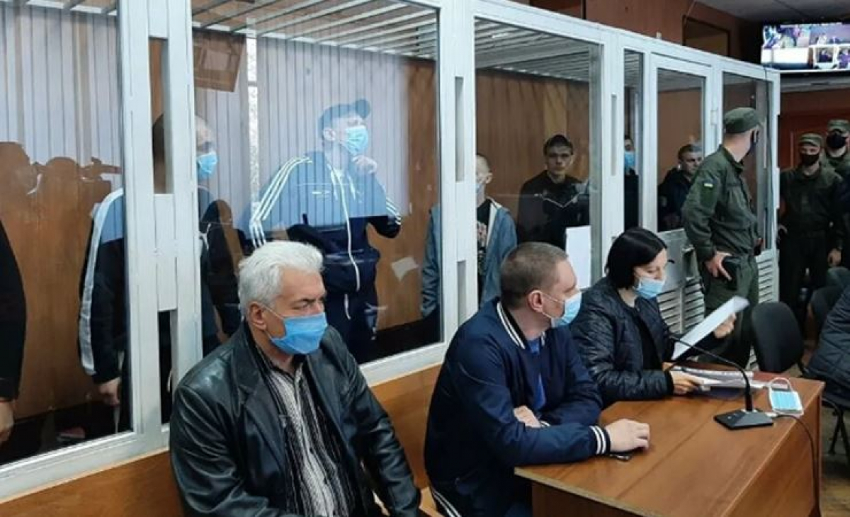 Во время суда в Одессе сразу семеро заключенных перерезали вены