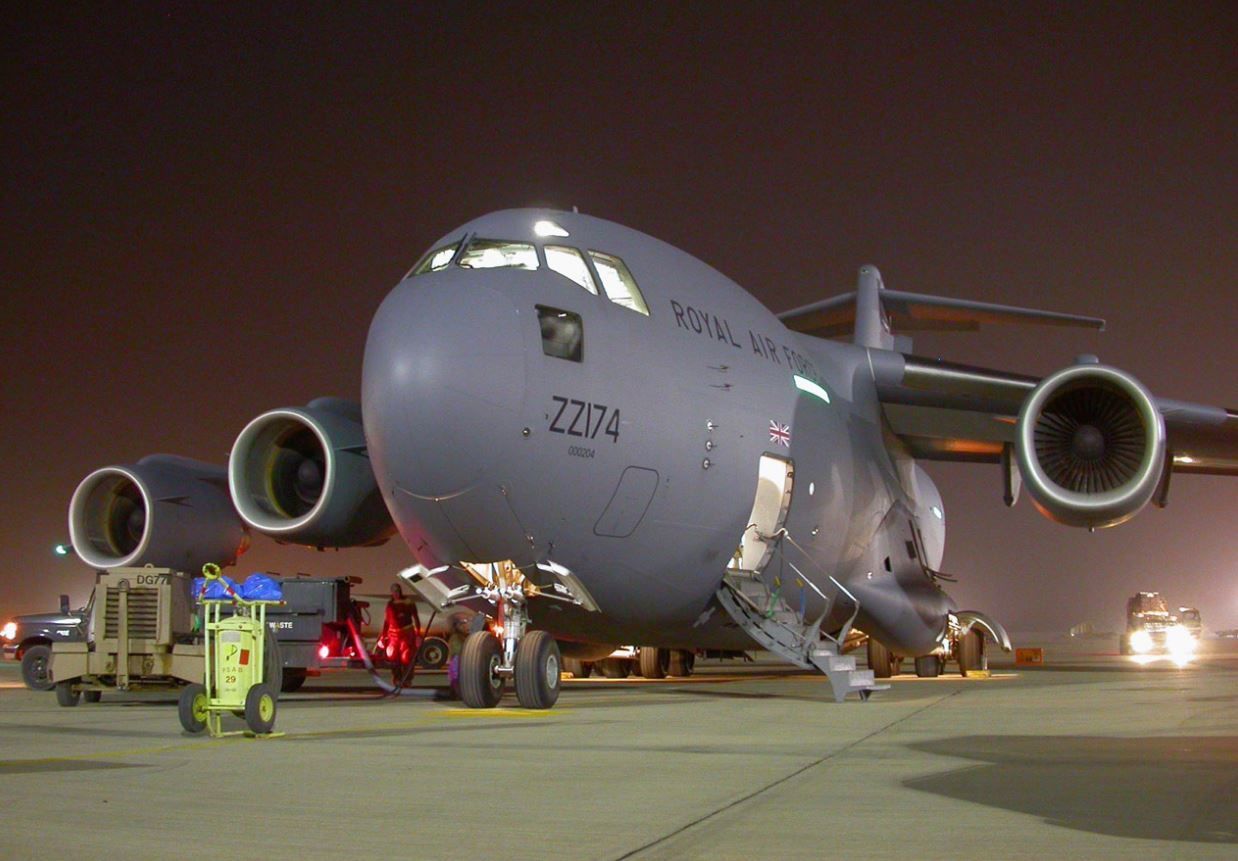 До Києва з Британії прибув шостий за добу Boeing із військовим вантажем 