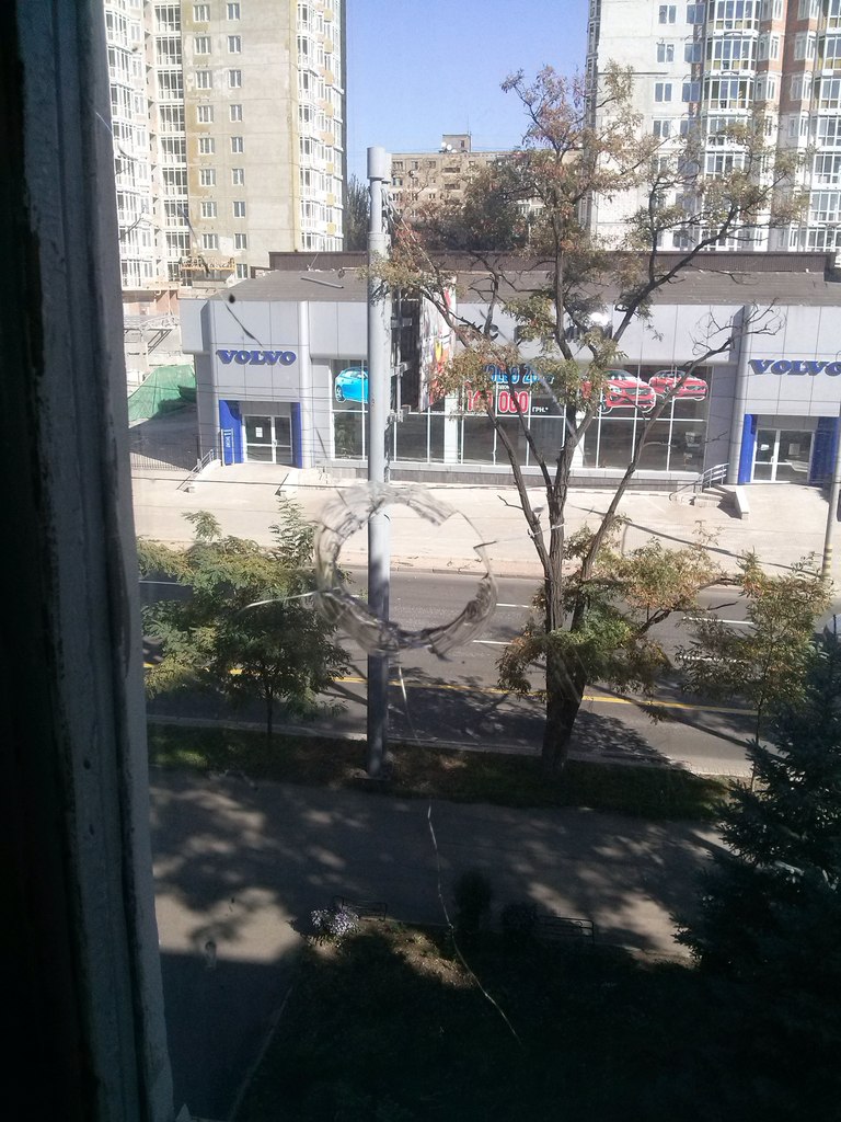 Как выглядят общежития торгового университета в Донецке после обстрела