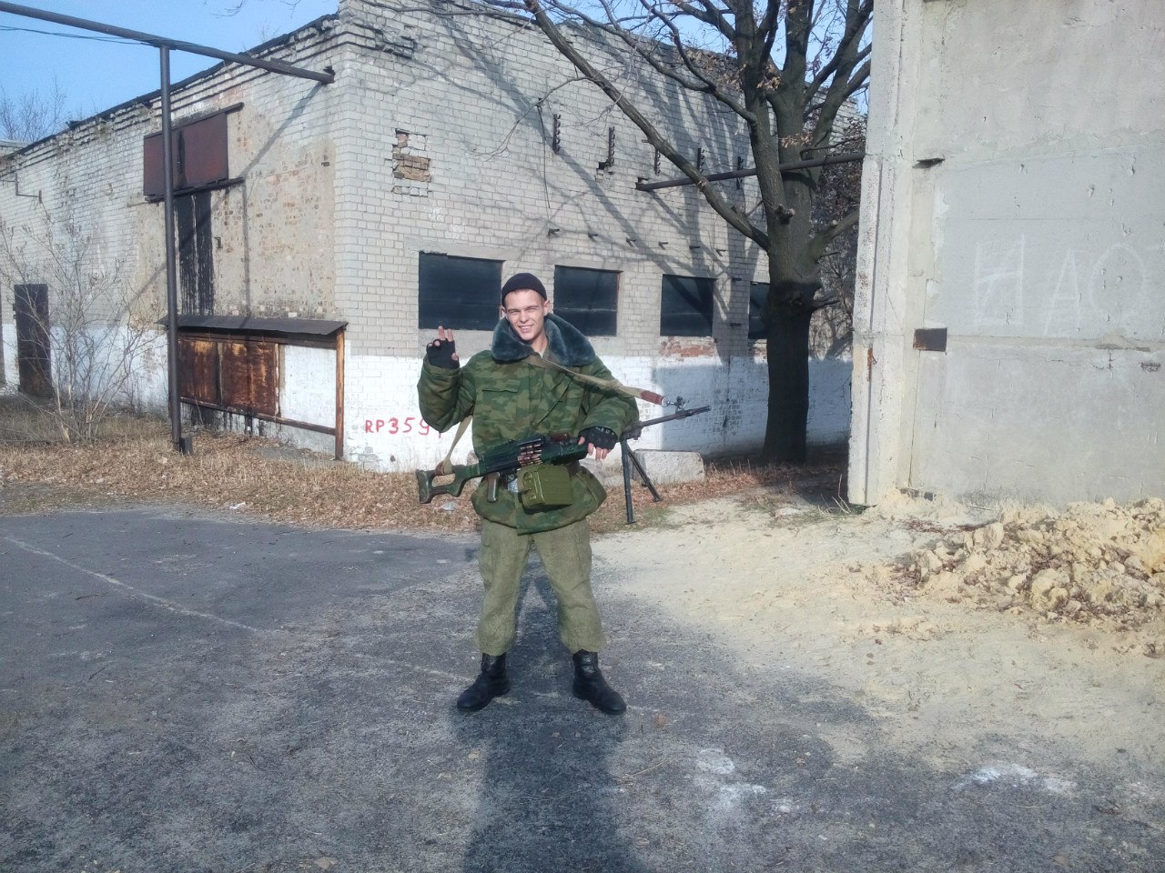 Омский солдат рассказал, что провел командировку в аэропорту Донецка