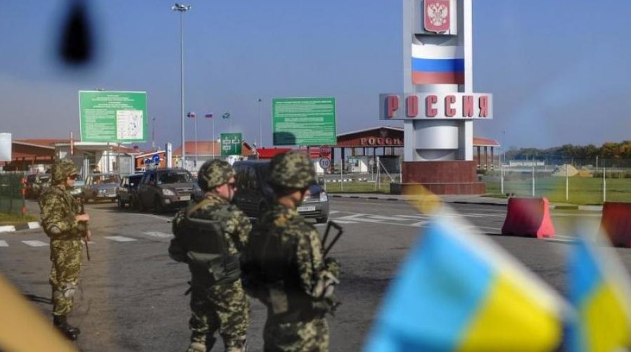 Тысячи россиян не попали в Украину: пограничники завернули на КПП 1500 граждан РФ за нелегальное проникновение в оккупированный Крым