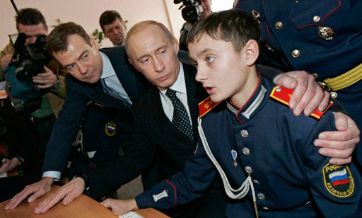 Путин признался, что готов применить силу, оказавшись в душевой кабинке с геем