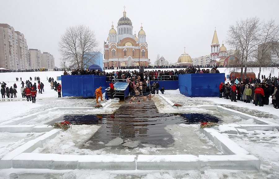 В Украине празднуют Крещение Господне: история Богоявления, чудесные свойства освященной воды, традиции и приметы