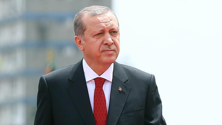 Президент Турции резко упал в безсознательном состоянии во время молитвы в мечети: уже известно, что именно спровоцировало падение Эрдогана 