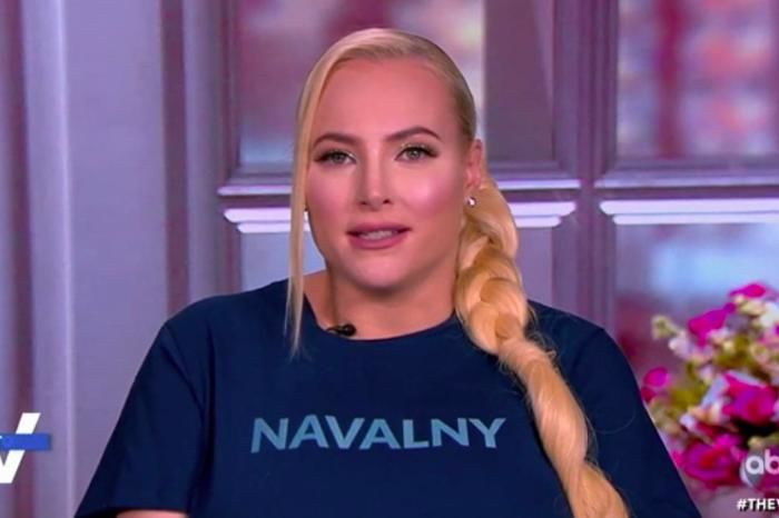 ​Дочь Маккейна поддержала Навального футболкой - требует от Кремля освобождения оппозиционера