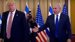 Очередной инцидент с рукопожатием от Трампа: американский лидер забыл пожать руку премьер-министру Израиля Нетаньяху – опубликованы кадры