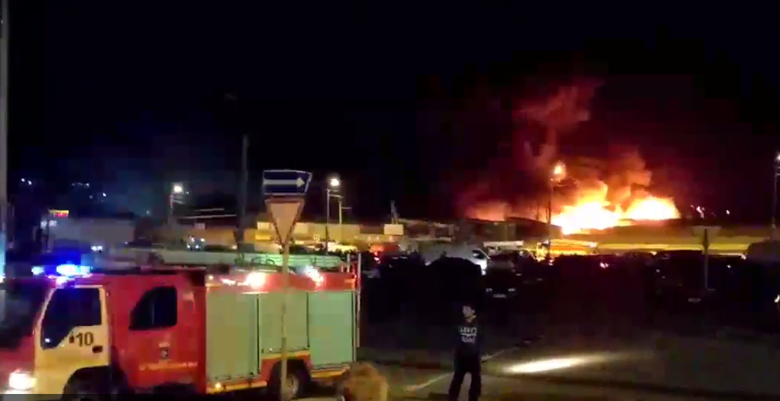 Очередной крупный пожар в России: в Ростове-на-Дону горит 1200 квадратных метров торговых площадей - кадры впечатляют