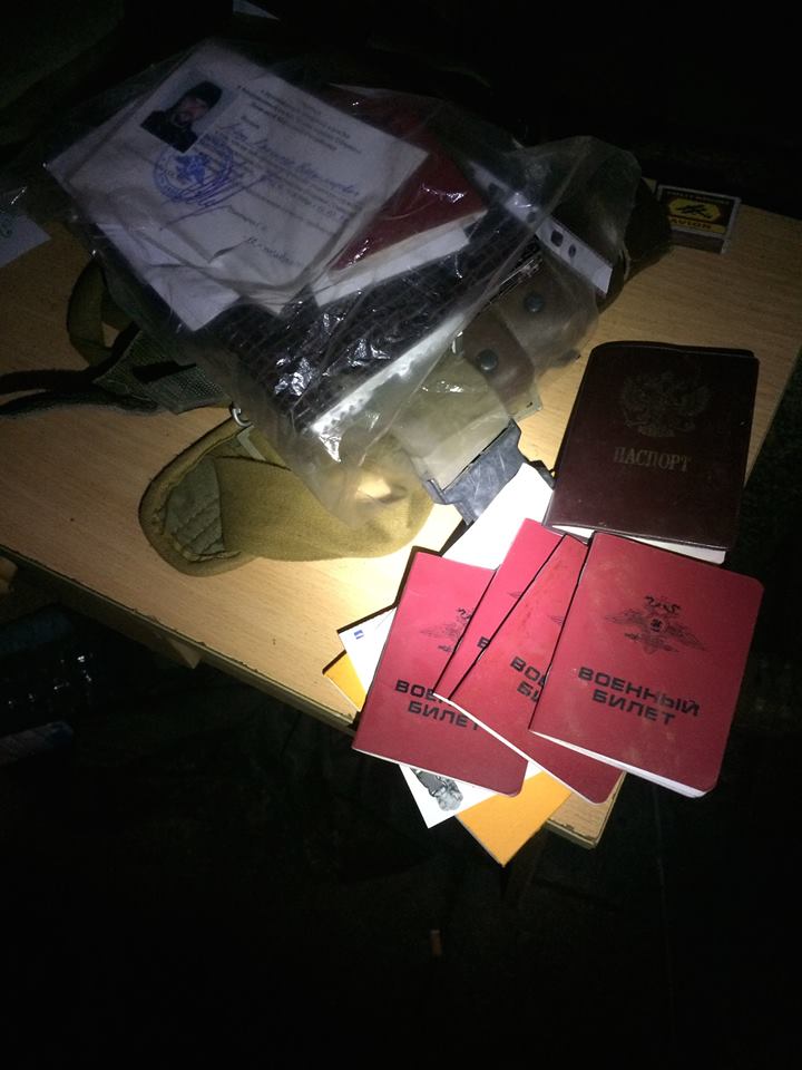 В донецком аэропорту взяты в плен военные РФ. Колонна с российскими солдатами разбита артиллерией, - волонтер