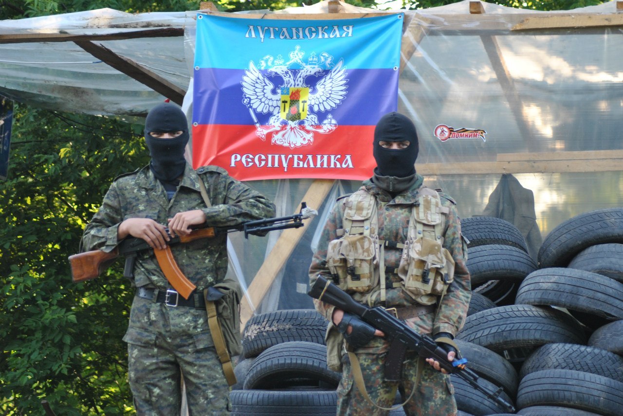 Детям Луганска внушают, что все оружие для "борьбы с фашистами" сепаратисты "ЛНР" брали из краеведческого музея (кадры)