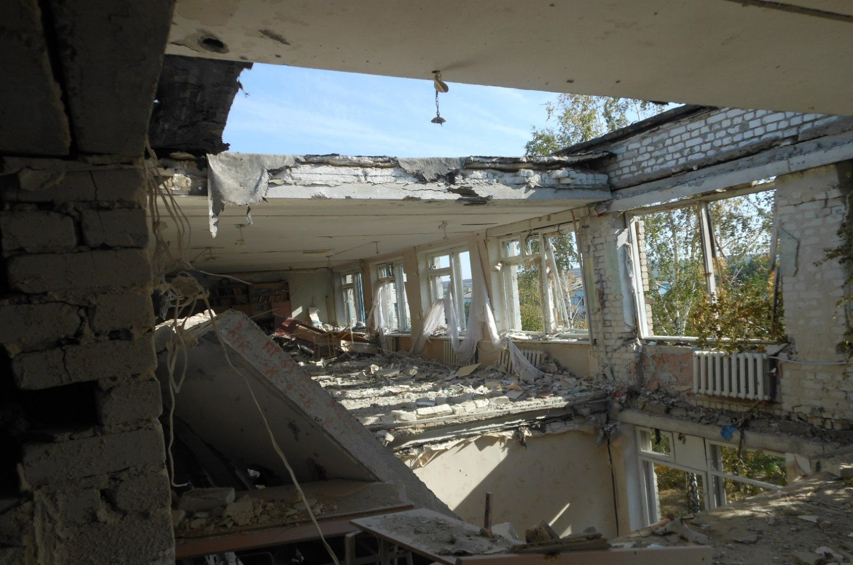 Разрушенные школы Луганской области