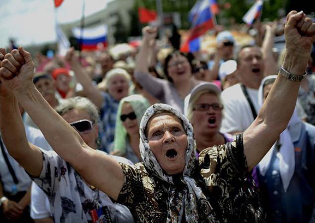Захарченко назвал лояльных к "ДНР" пенсионеров лучшим оружием против Украины