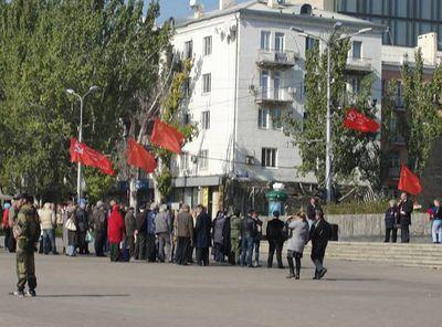 Коммунисты ДНР устроили митинг на главной площади Донецка