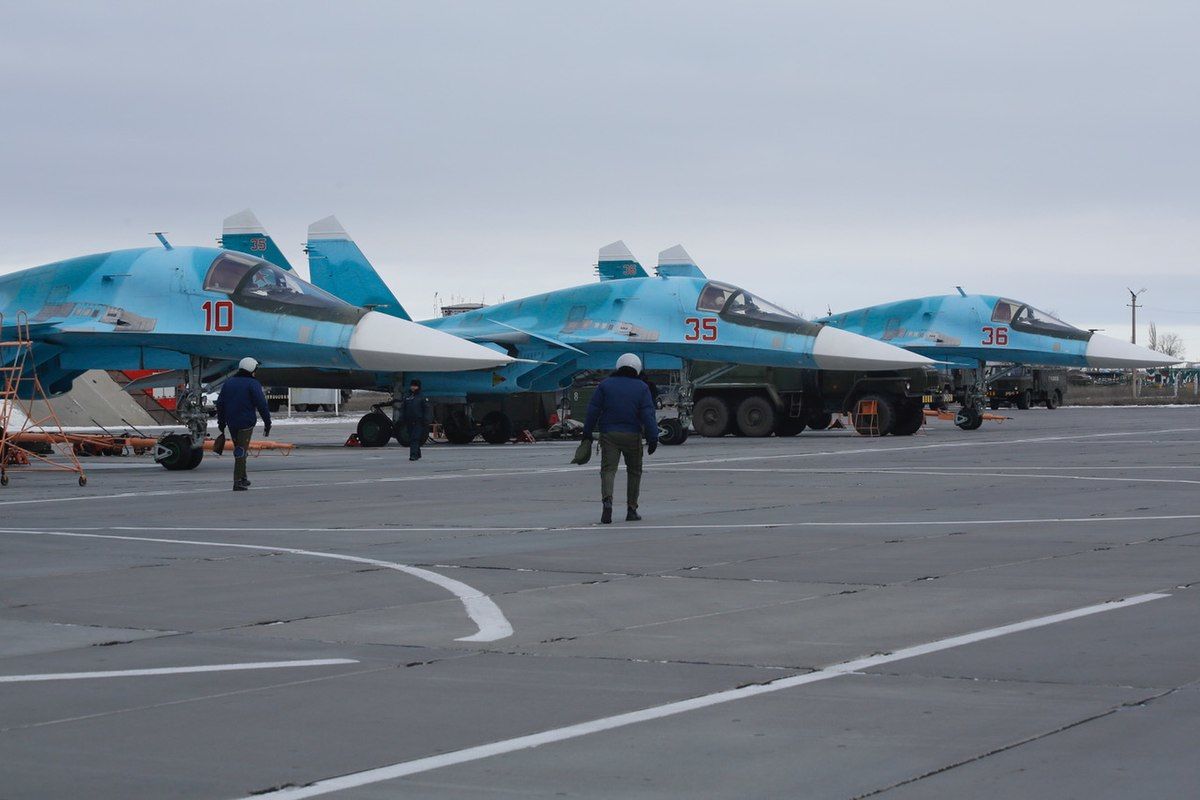В РФ неопознанный объект атаковал военный аэродром с фронтовыми бомбардировщиками